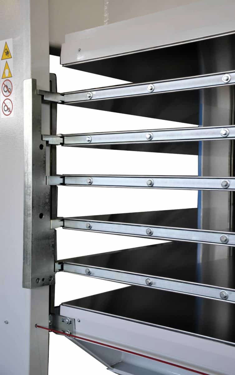 Kuumpress on mööblitootmise seade, mis tagab täpse puidupaneelide tootmine protsessi ning võimaldab kvaliteetset laminaadi liimimine igas etapis.