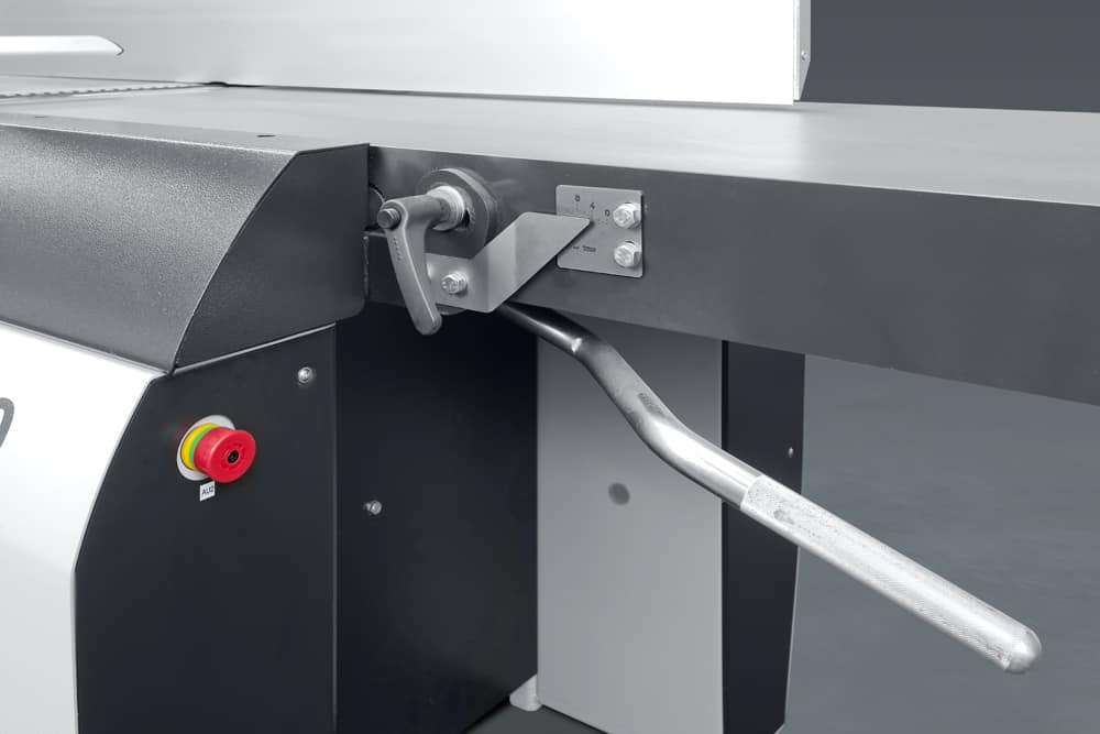 Rihthöövel on täpne pindhöövel ja tugev höövelpink, mis sobib igasse töökoja puidutöötlemise masin valikusse professionaalseks kasutuseks.